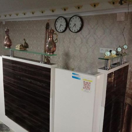 בוקורו Zuhro Guest House מראה חיצוני תמונה