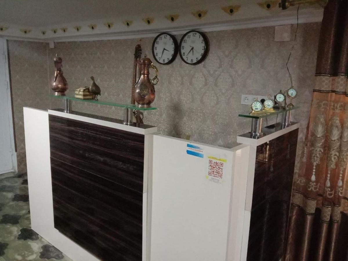 בוקורו Zuhro Guest House מראה חיצוני תמונה