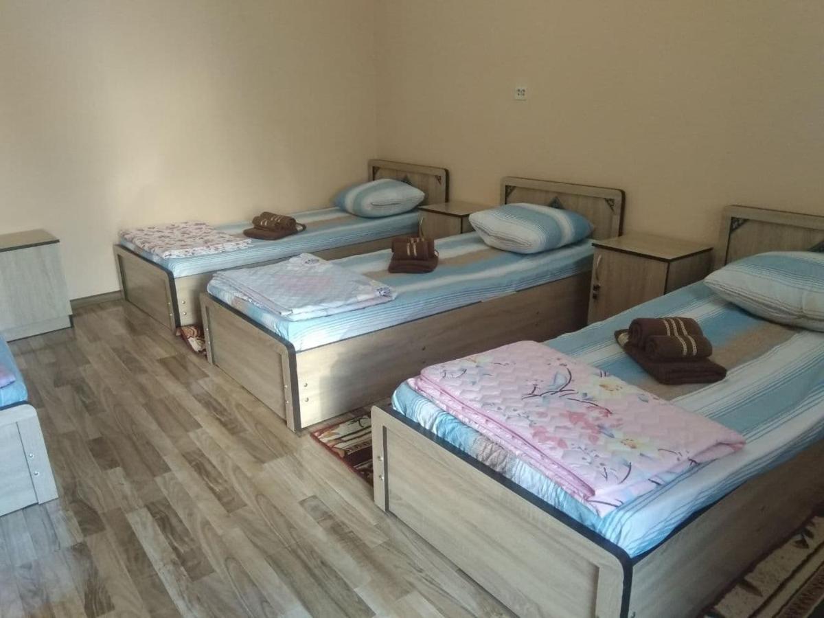 בוקורו Zuhro Guest House מראה חיצוני תמונה