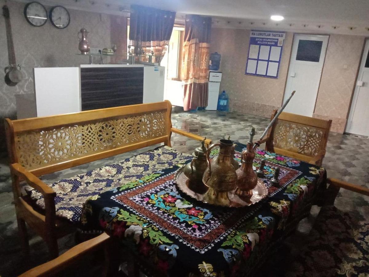 בוקורו Zuhro Guest House מראה חיצוני תמונה