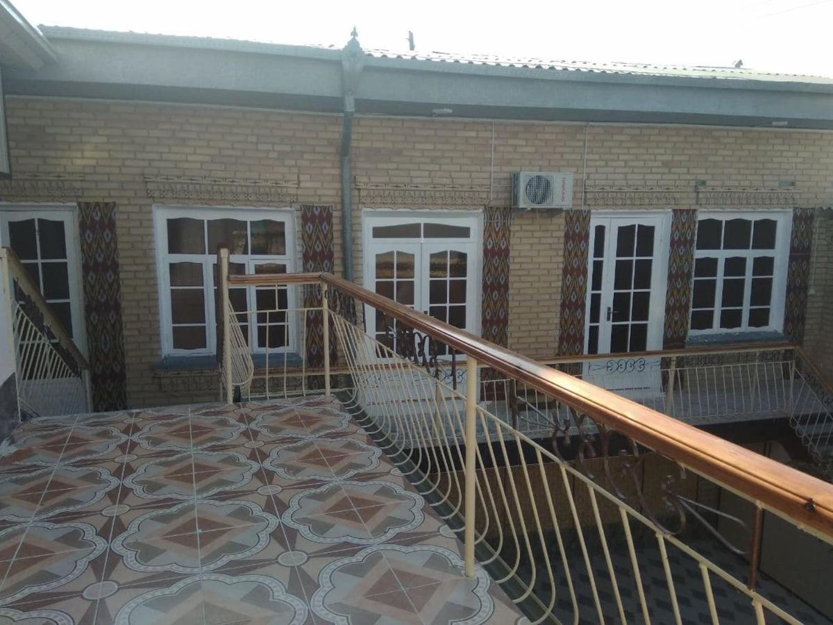 בוקורו Zuhro Guest House מראה חיצוני תמונה