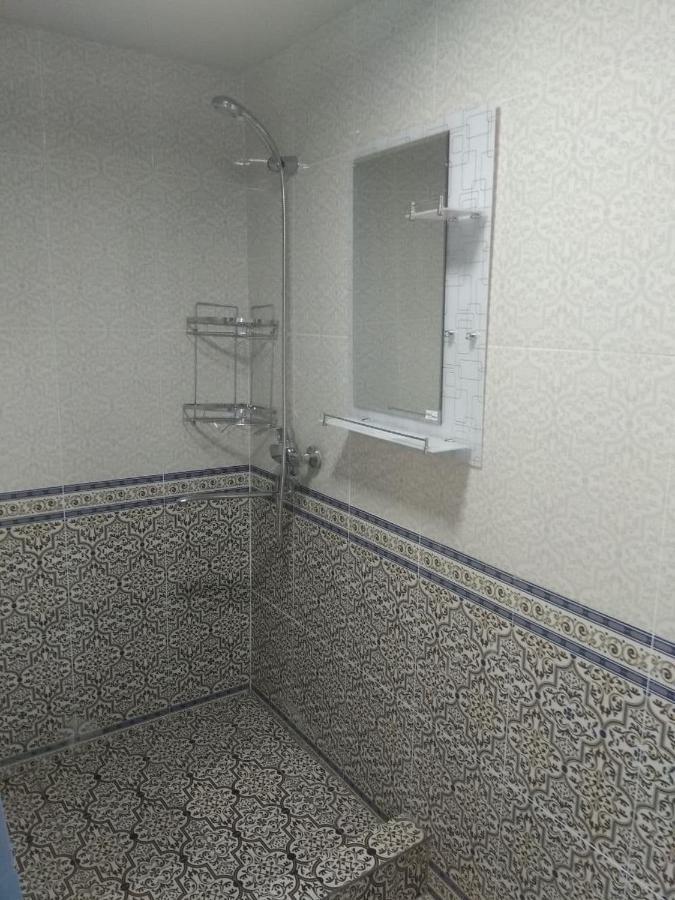 בוקורו Zuhro Guest House מראה חיצוני תמונה