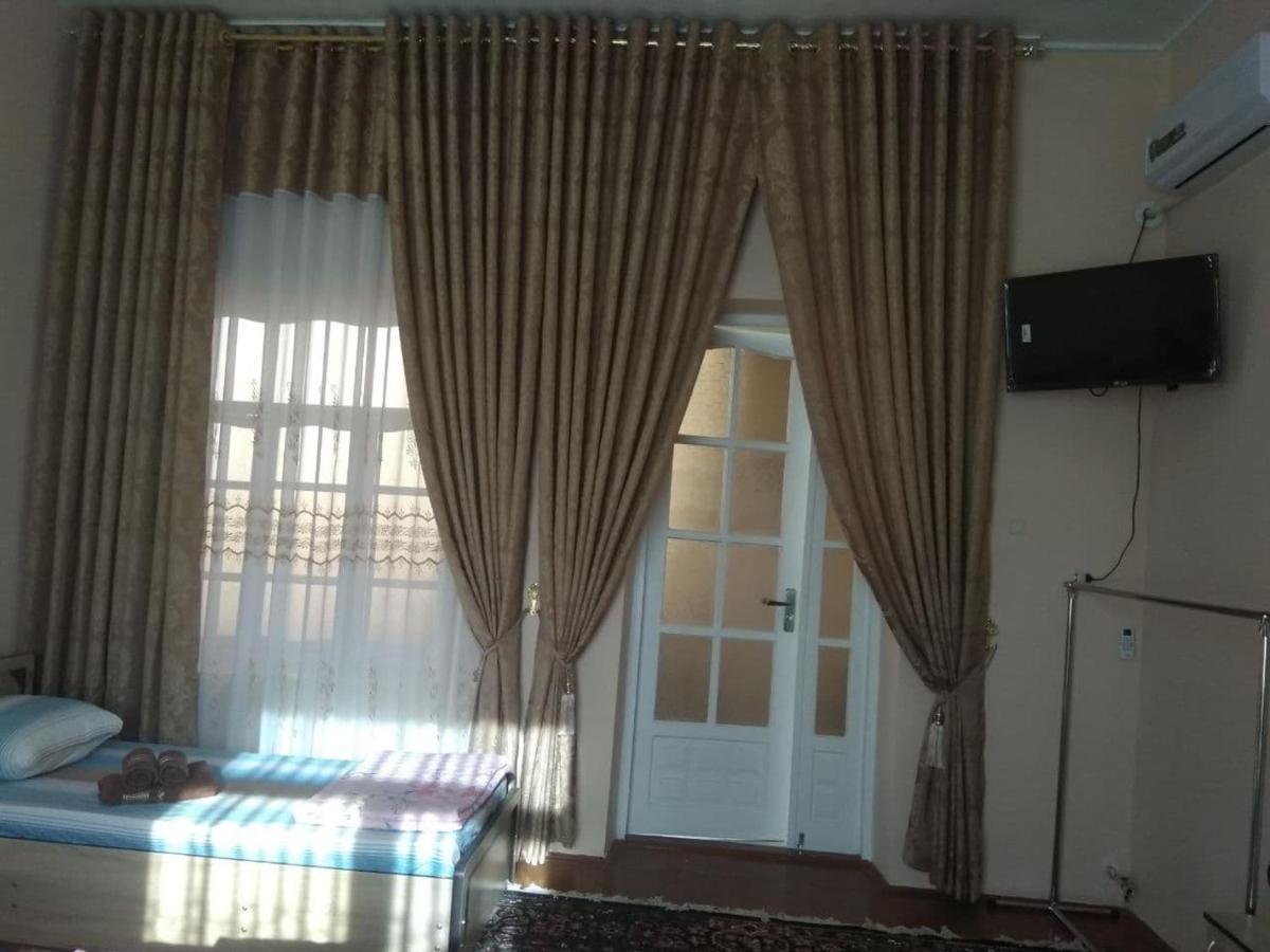 בוקורו Zuhro Guest House מראה חיצוני תמונה