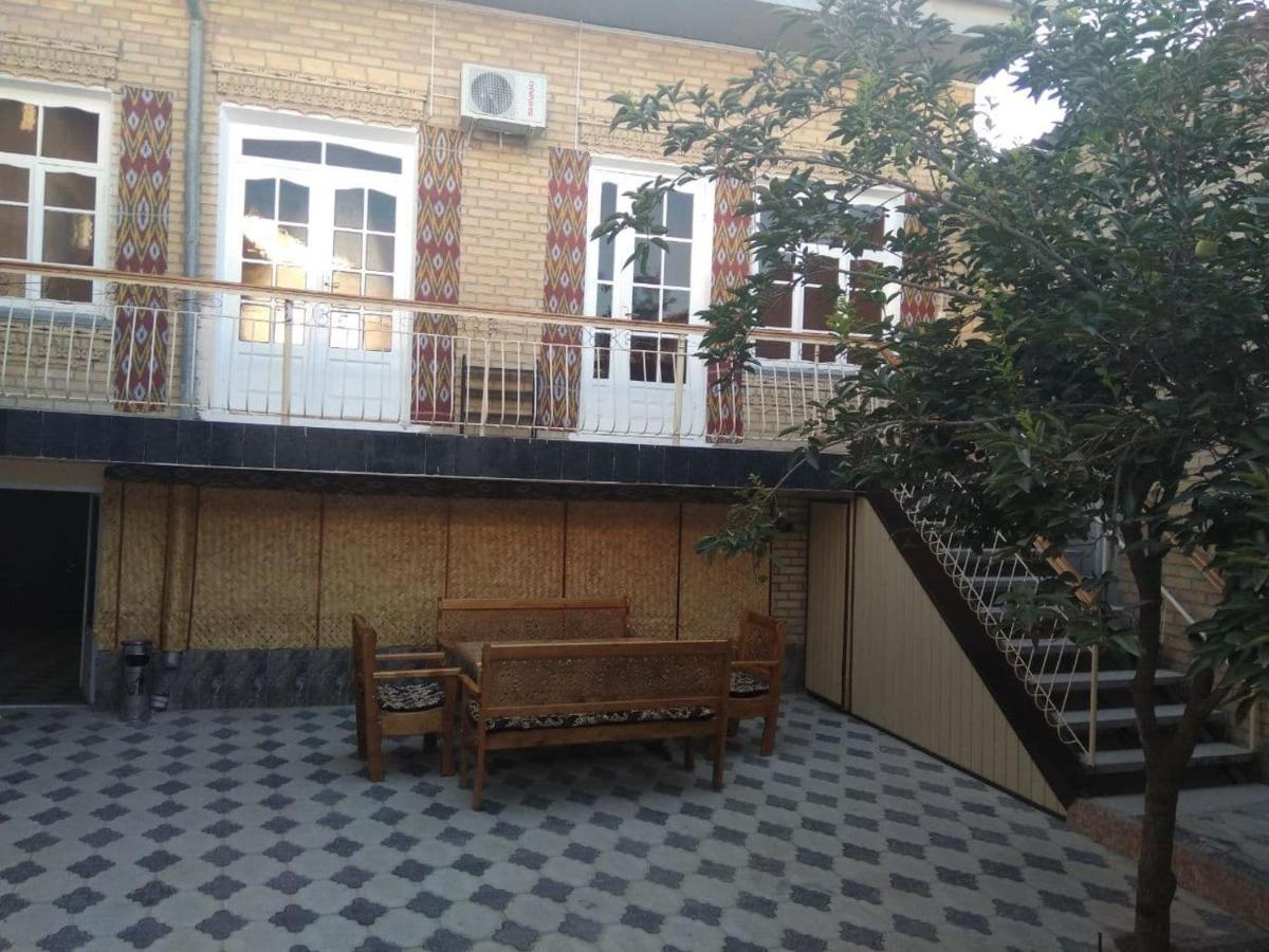 בוקורו Zuhro Guest House מראה חיצוני תמונה