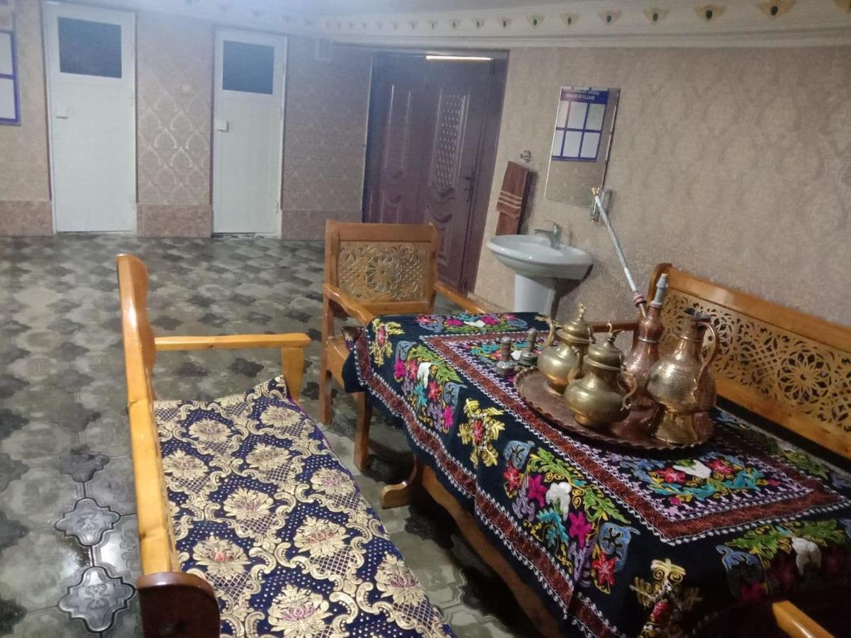 בוקורו Zuhro Guest House מראה חיצוני תמונה