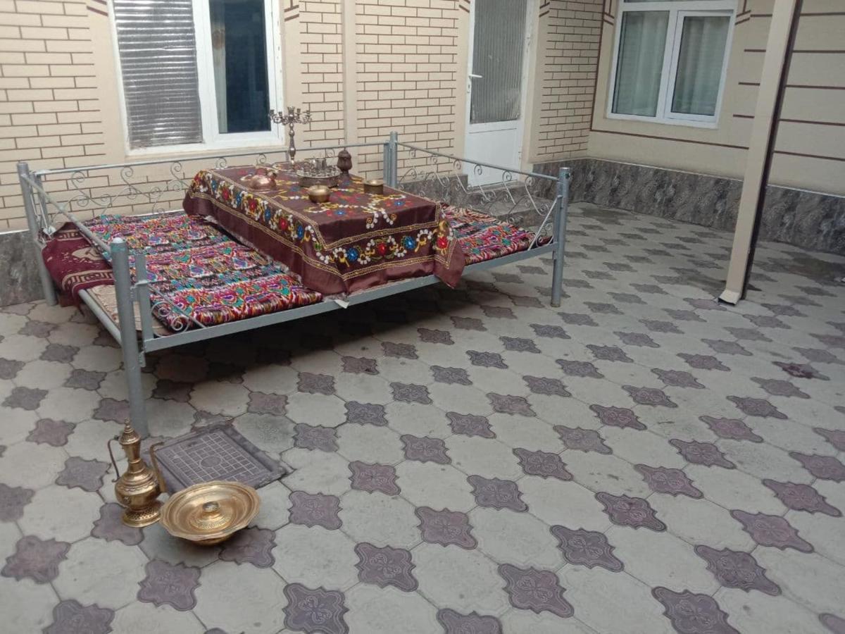 בוקורו Zuhro Guest House מראה חיצוני תמונה