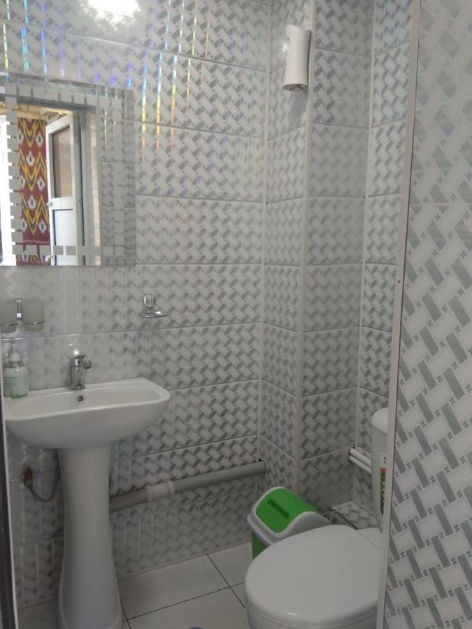 בוקורו Zuhro Guest House מראה חיצוני תמונה