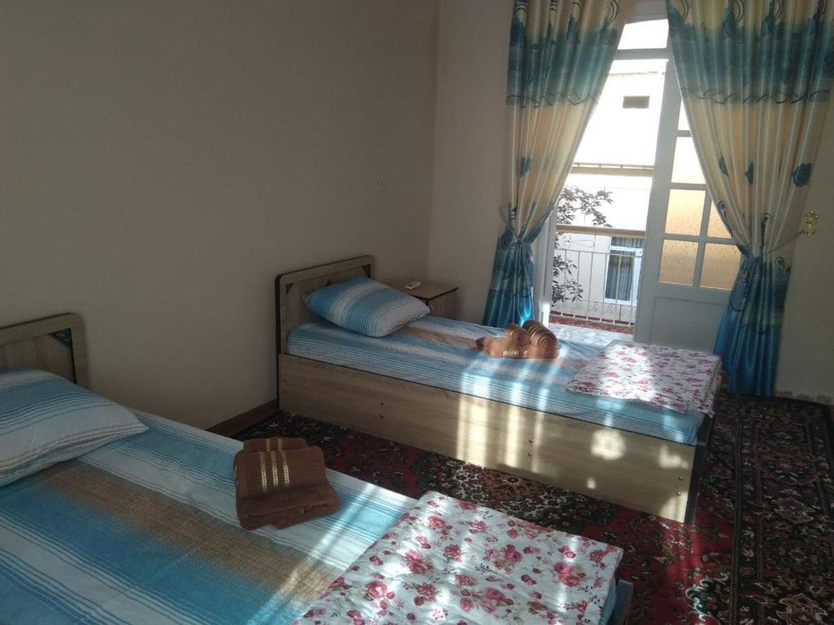 בוקורו Zuhro Guest House מראה חיצוני תמונה