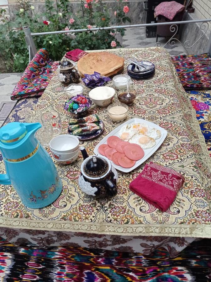 בוקורו Zuhro Guest House מראה חיצוני תמונה