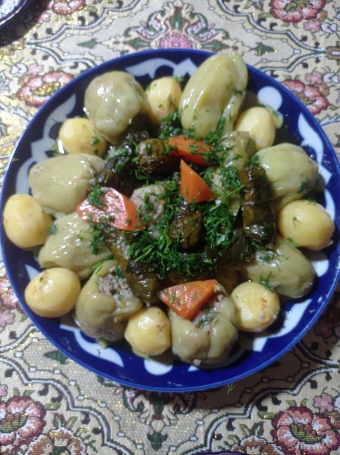 בוקורו Zuhro Guest House מראה חיצוני תמונה
